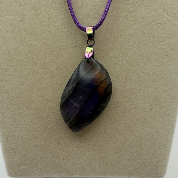 Dark Purple Flash Labradorite Pendant Necklace - Picture 2 of 8